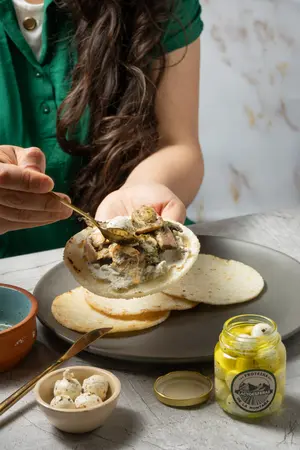 Arepa Asada con Lactoesferas y Champiñones